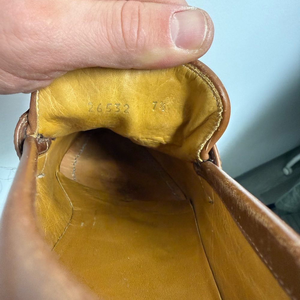 Gucci Tan Leather Loafers with Gold Accent - Picture 5 of 5